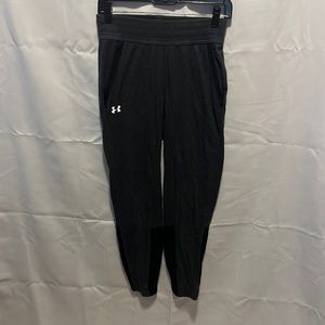 (138) Under armor jogger pants